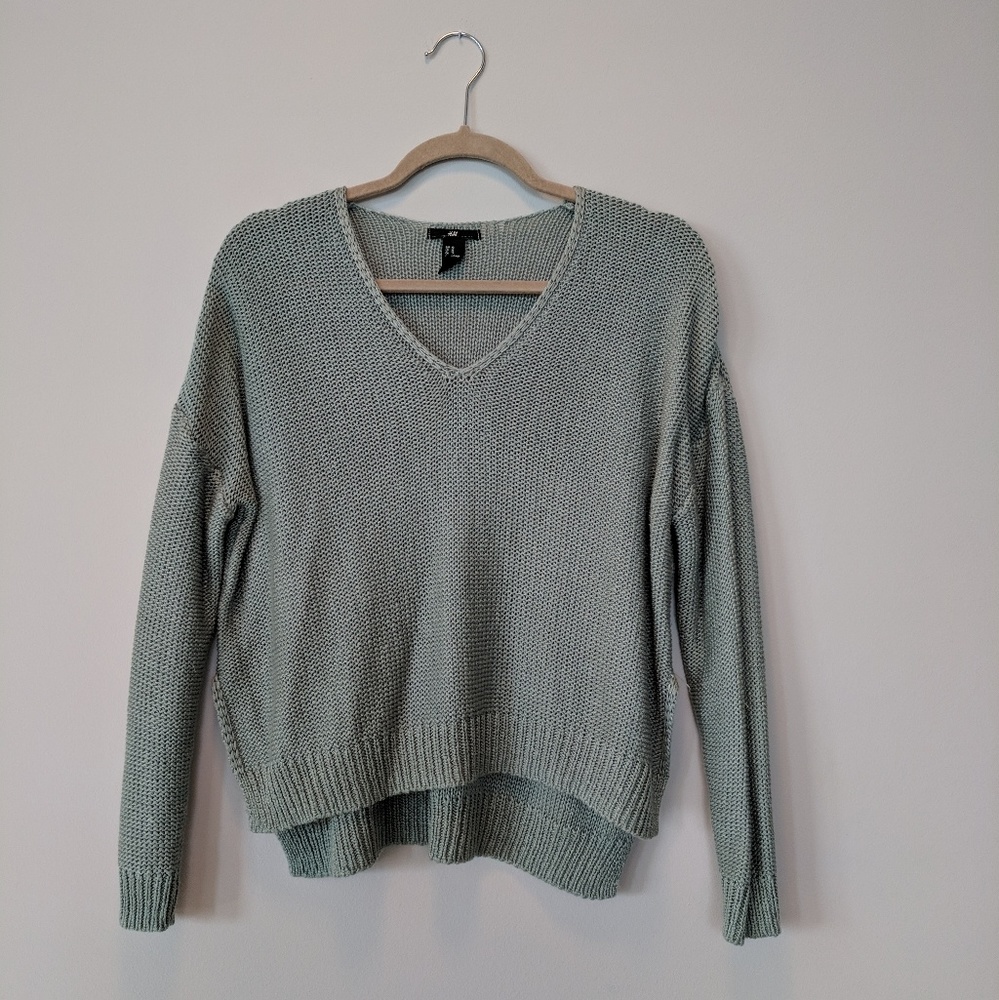 H&M Loose Stitch VNeck Sweater Sz XS